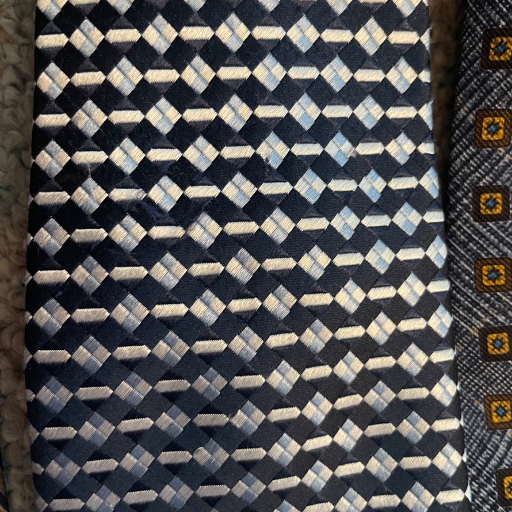 Patterned ties - Picture 2 of 3